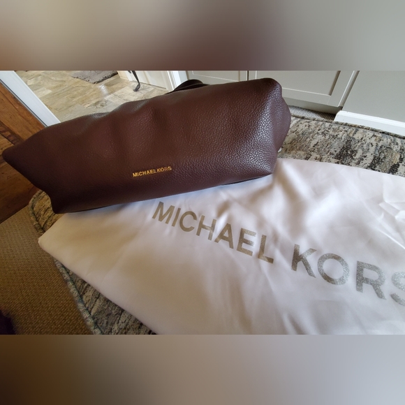 Michael Kors Raven Large Leather Shoulder Bag - Picture 3 of 9